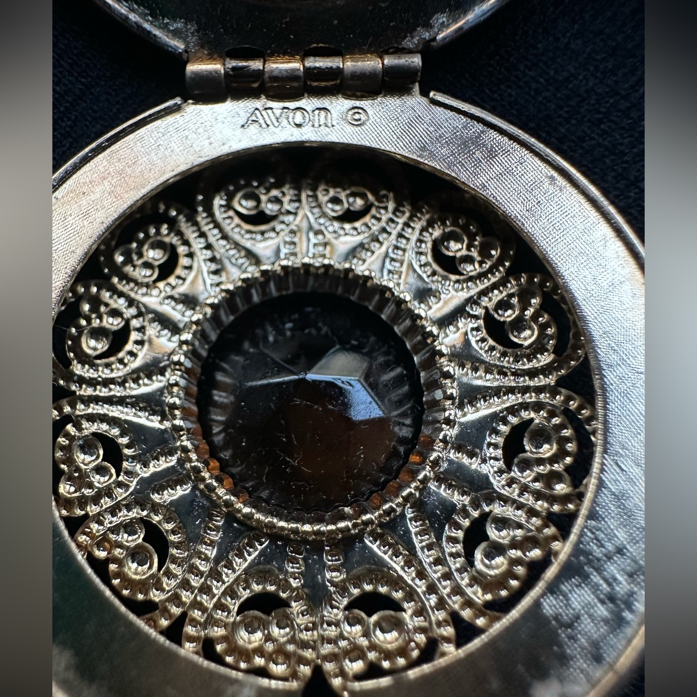 Vintage Avon Victorian Locket with amber gem Chain Necklace Pendant necklace - Picture 9 of 12